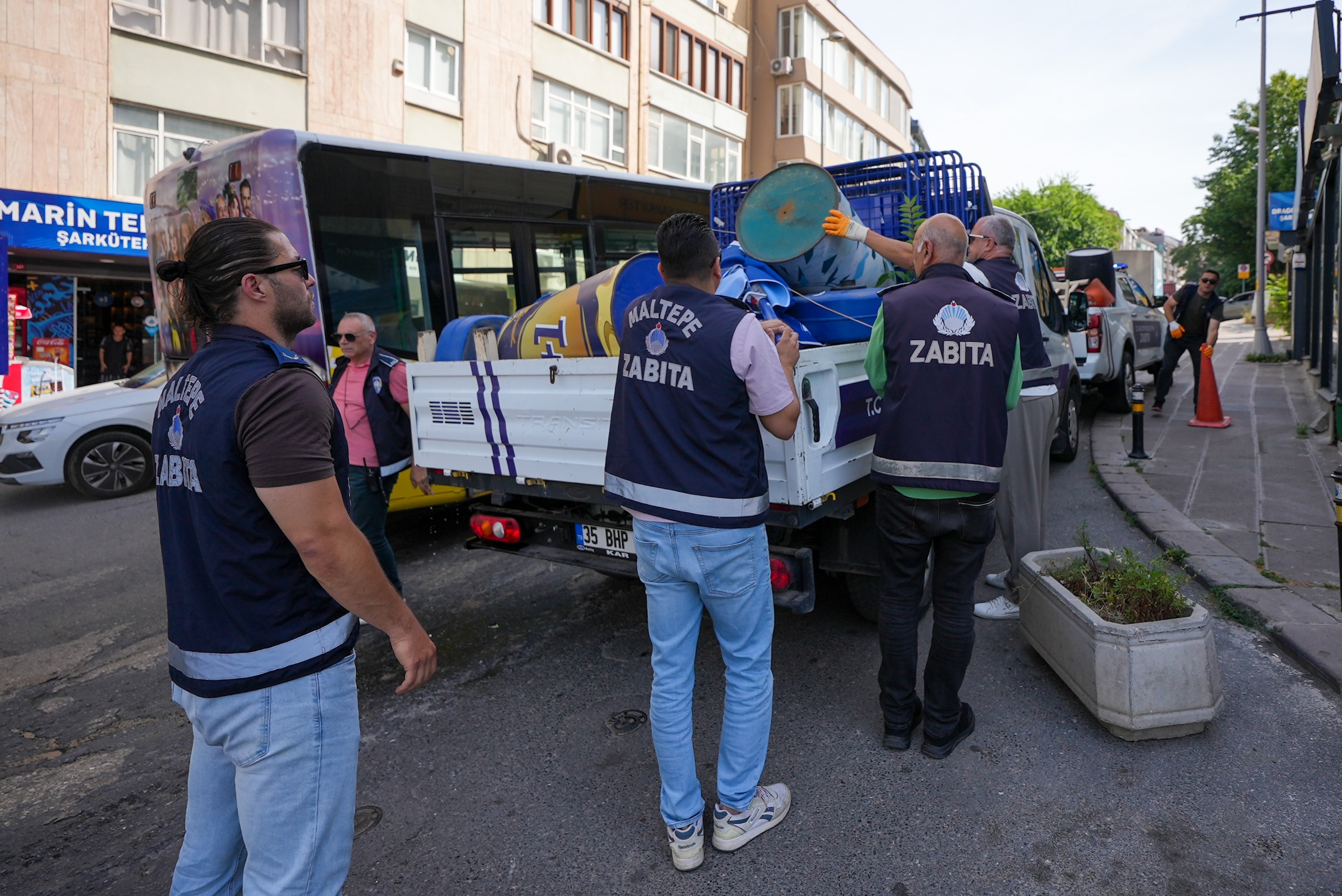 Maltepe’de kaldırım işgali denetimi