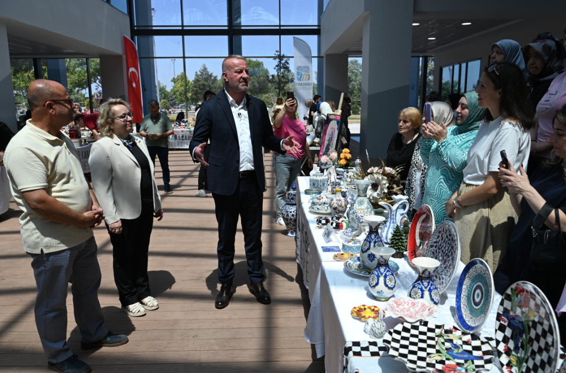 Karacabey Belediyesi Sanat Atölyeleri Yıl Sonu Sergisi ziyarete açıldı