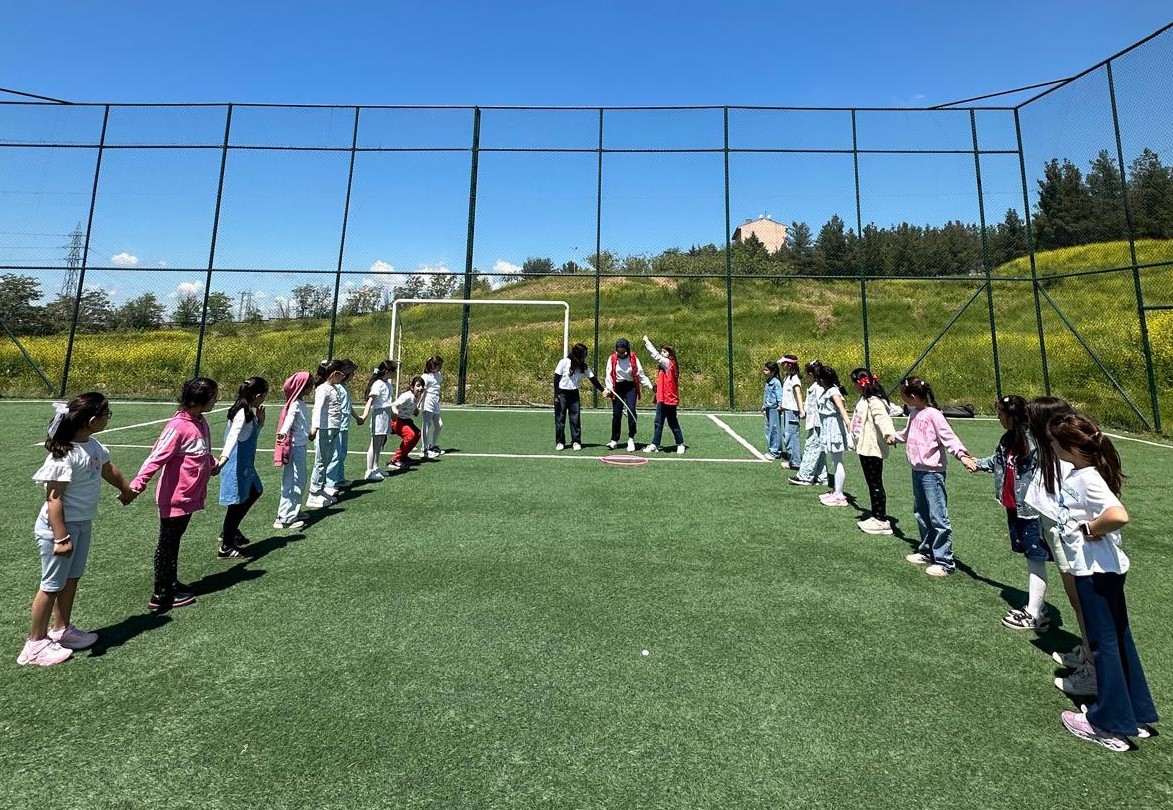 15 Temmuz İlkokulu öğrencileri gençlik merkezinde ağırlandı