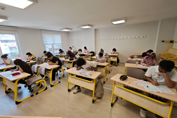 Kepez’de YKS adaylarına ücretsiz deneme sınavı desteği sağlanıyor