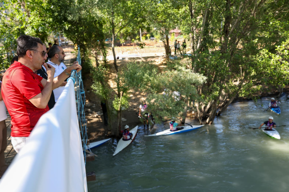 Tunceli’de Kano Akarsu Slalom Bahar Kupası başladı