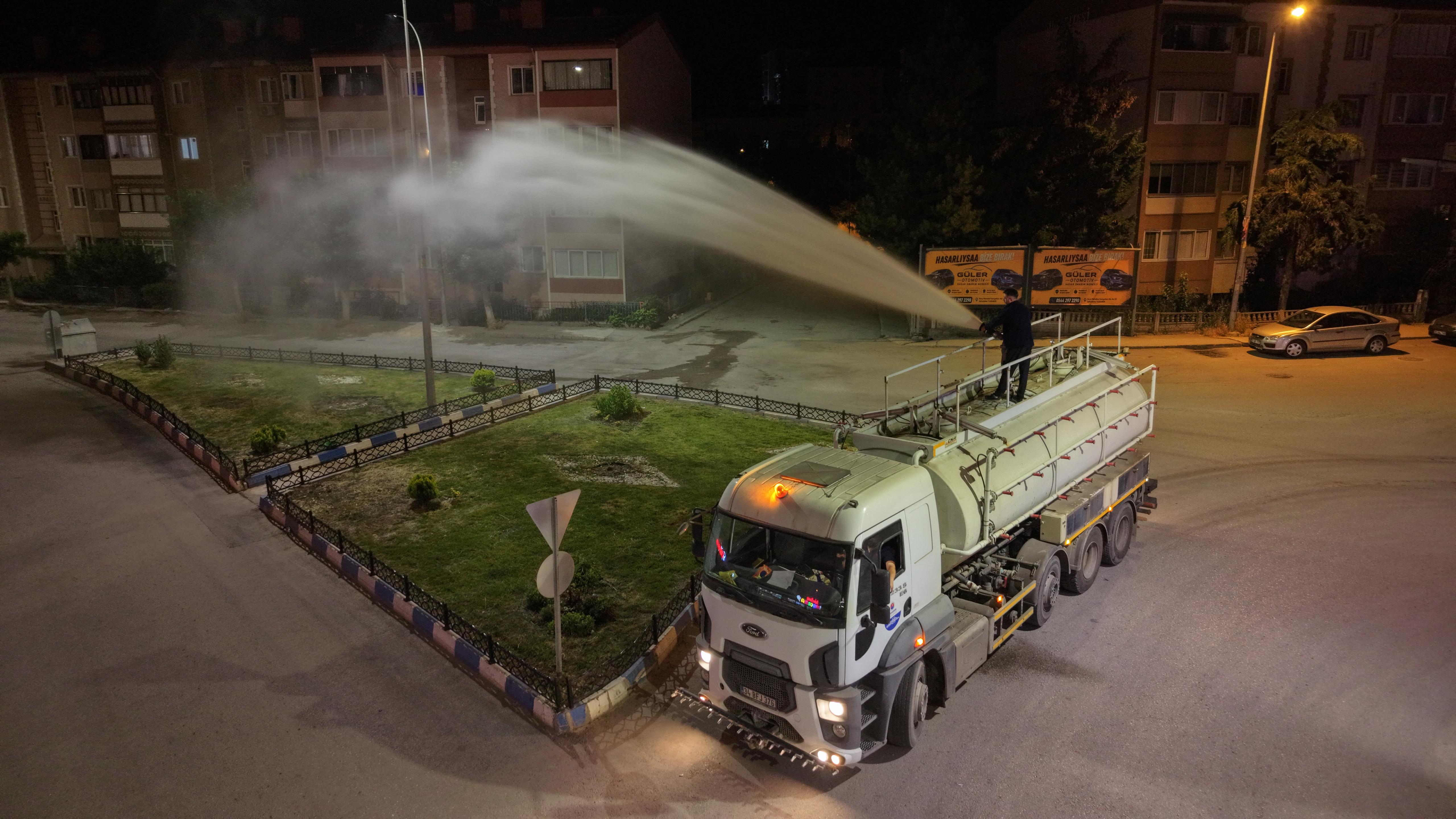 Karabük’te yeşil alanlara gece sulaması başlatıldı