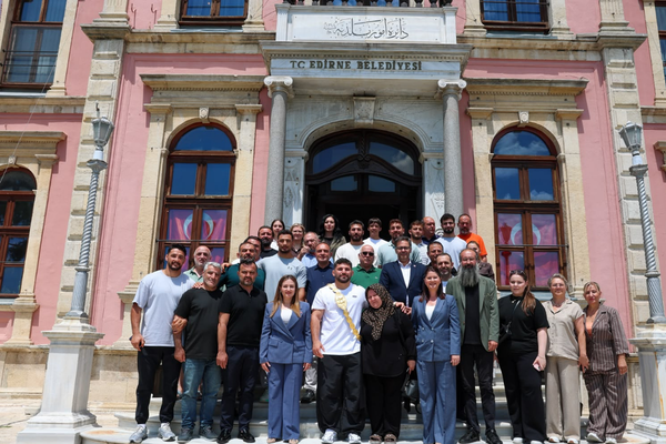 Başkan Vekili Özdemir ve Başpehlivan Erkan Taş Edirne Belediyesi’ni ziyaret etti
