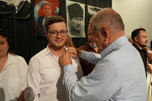 Özdağ, Bafra’da partiye katılan yeni üyelerle buluştu