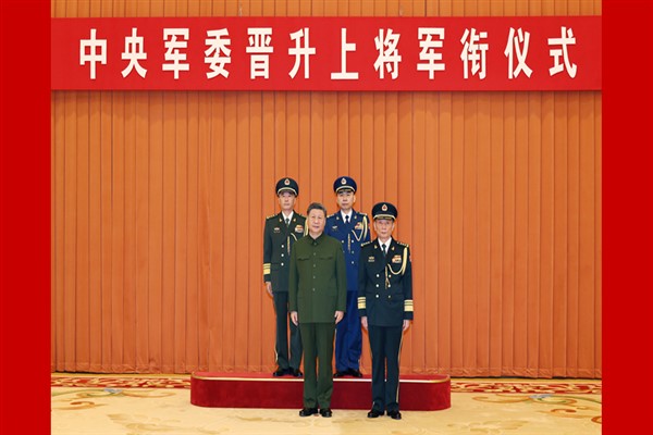Xi’den iki subaya generallik terfi sertifikası