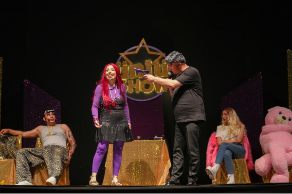 “Ünlü Show” ilçe turnesi Akçaabat’ta başladı