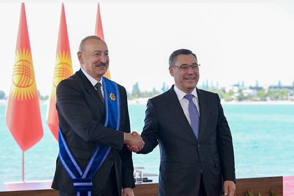 Azerbaycan ve Kırgızistan liderleri karşılıklı devlet nişanlarıyla ödüllendirildi