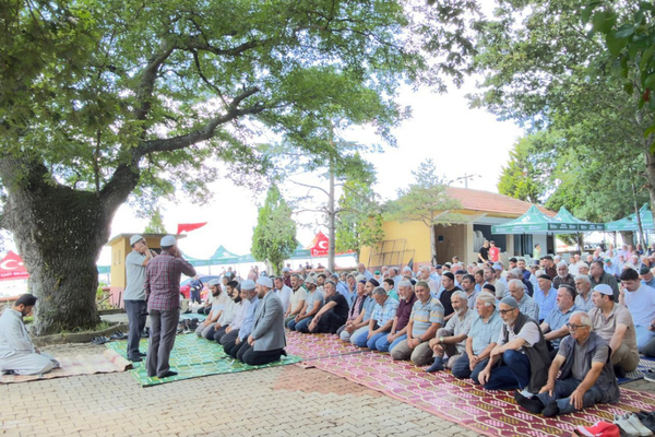 İzmit Kulmahmut Mahallesi’nde Mevlid programı gerçekleştirildi