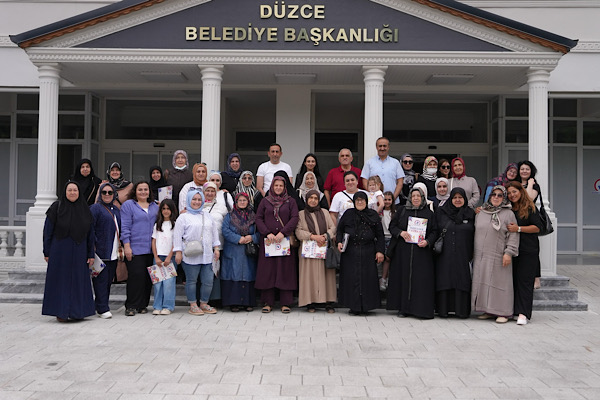 Düzce’de hayata geçirilen yatırımlar düzenlenen gezi programıyla tanıtıldı