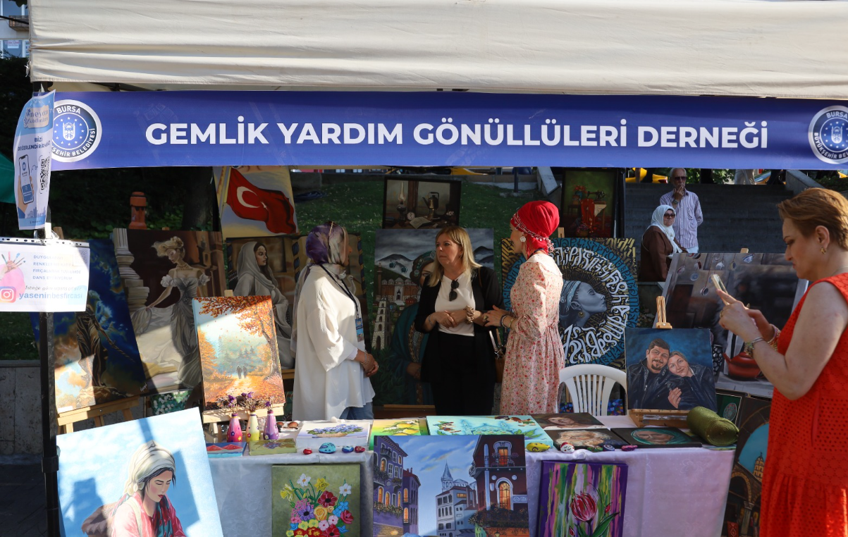 Bursa’da “Meydan Kadınların” dayanışma pazarı kuruldu
