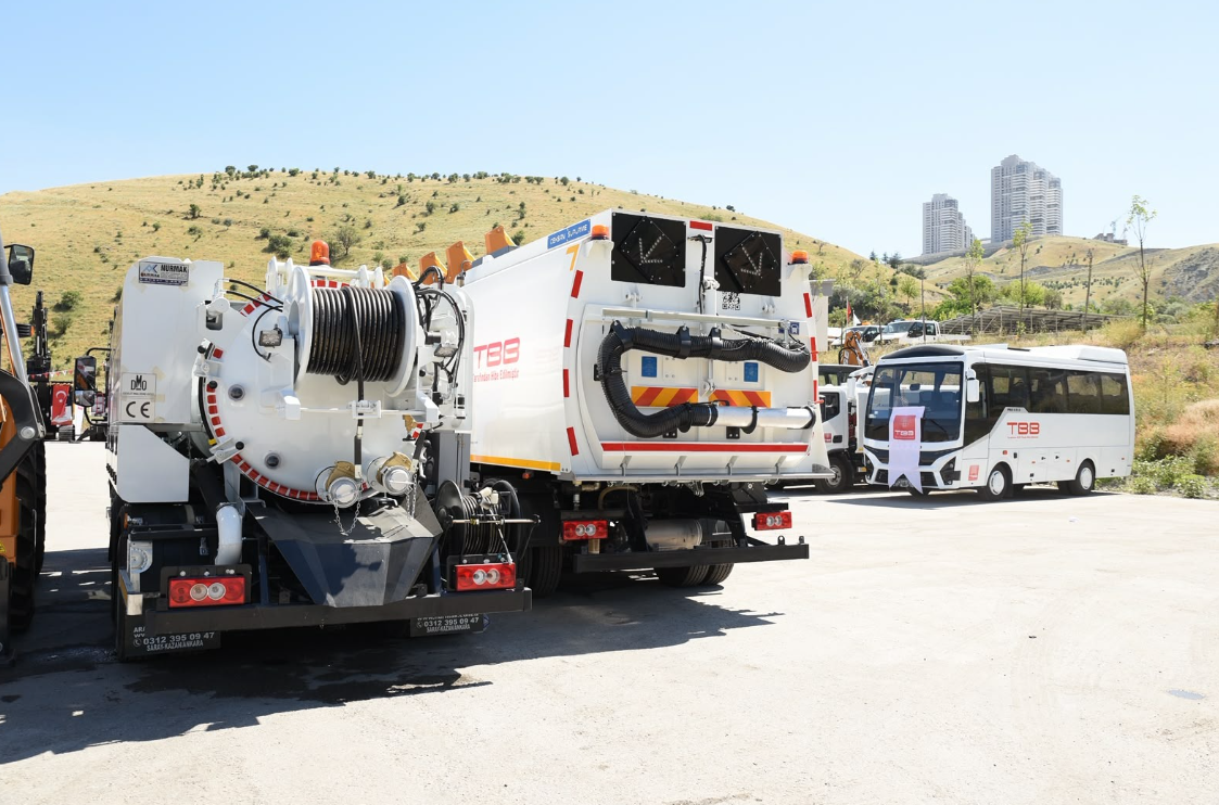 Giresun Belediyesine 9,5 milyon liralık kanal temizleme aracı hibe edildi