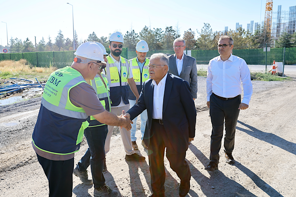 Başkan Büyükkılıç Kartal Kavşağı şantiyesinde inceleme yaptı