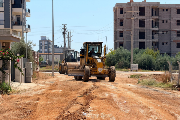 Kepez’de Demirel Mahallesi’ne 5 bin 170 metrelik asfalt çalışması