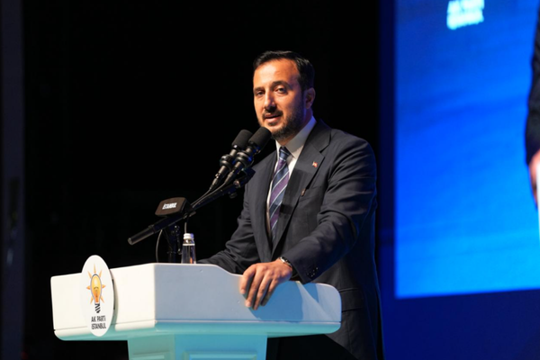 Kurum ve Özdemir AK Parti Mahalle Başkanları Toplantısı’na katıldı