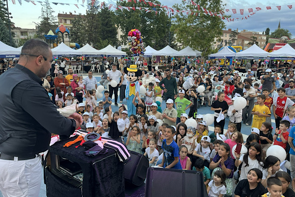 İlçe şenliklerinin altıncı adresi Yenişehir Millet Bahçesi oldu