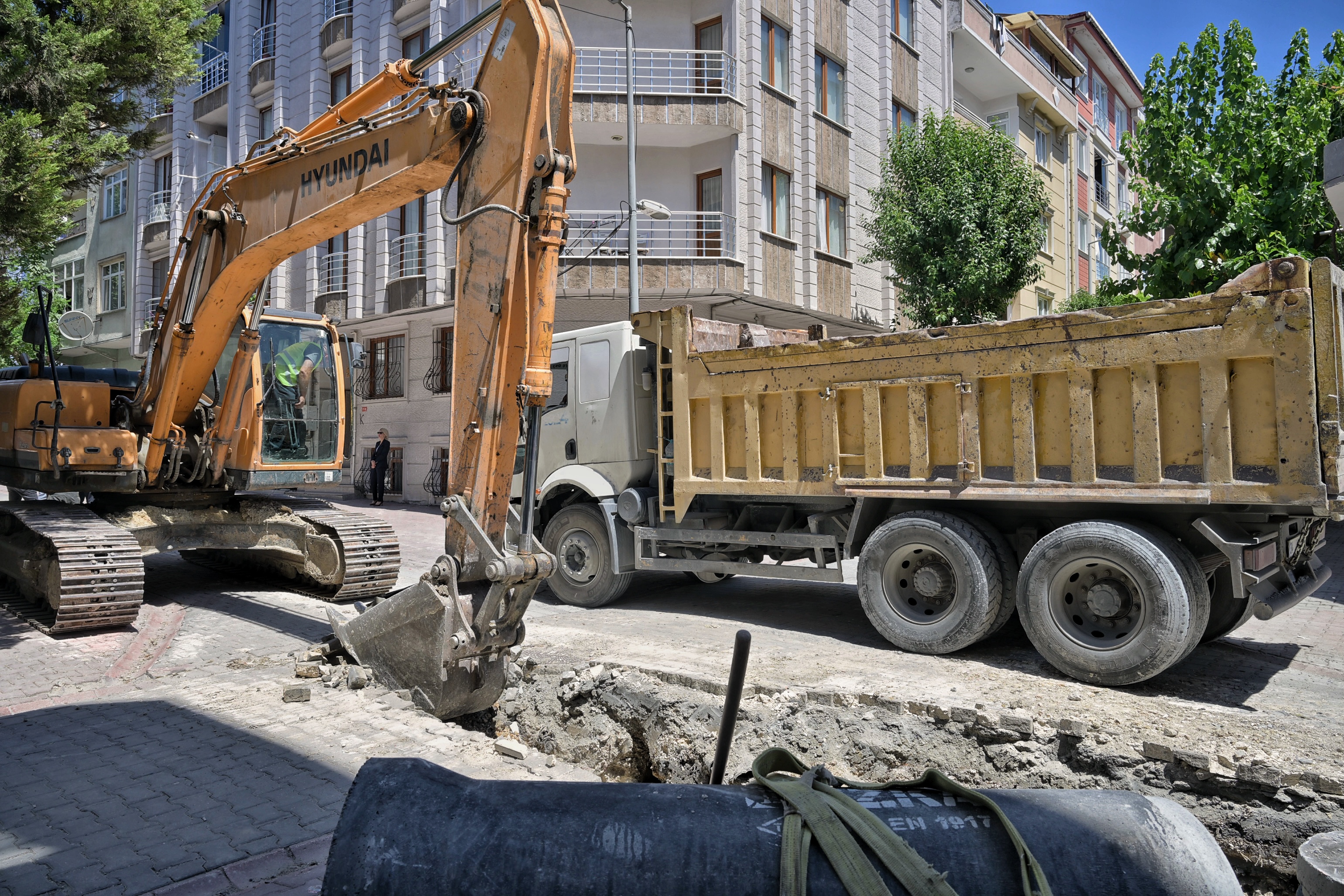 Esenyurt’ta 350 metrelik yağmur suyu hattı çalışması başladı