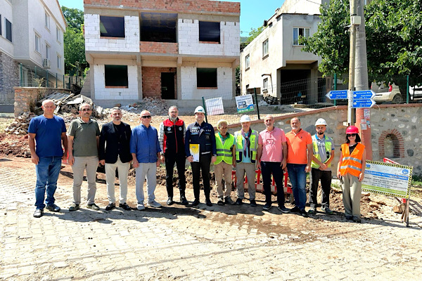 Başkan Erol, Burhaniye Mahallesi’nde doğalgaz çalışmalarını inceledi