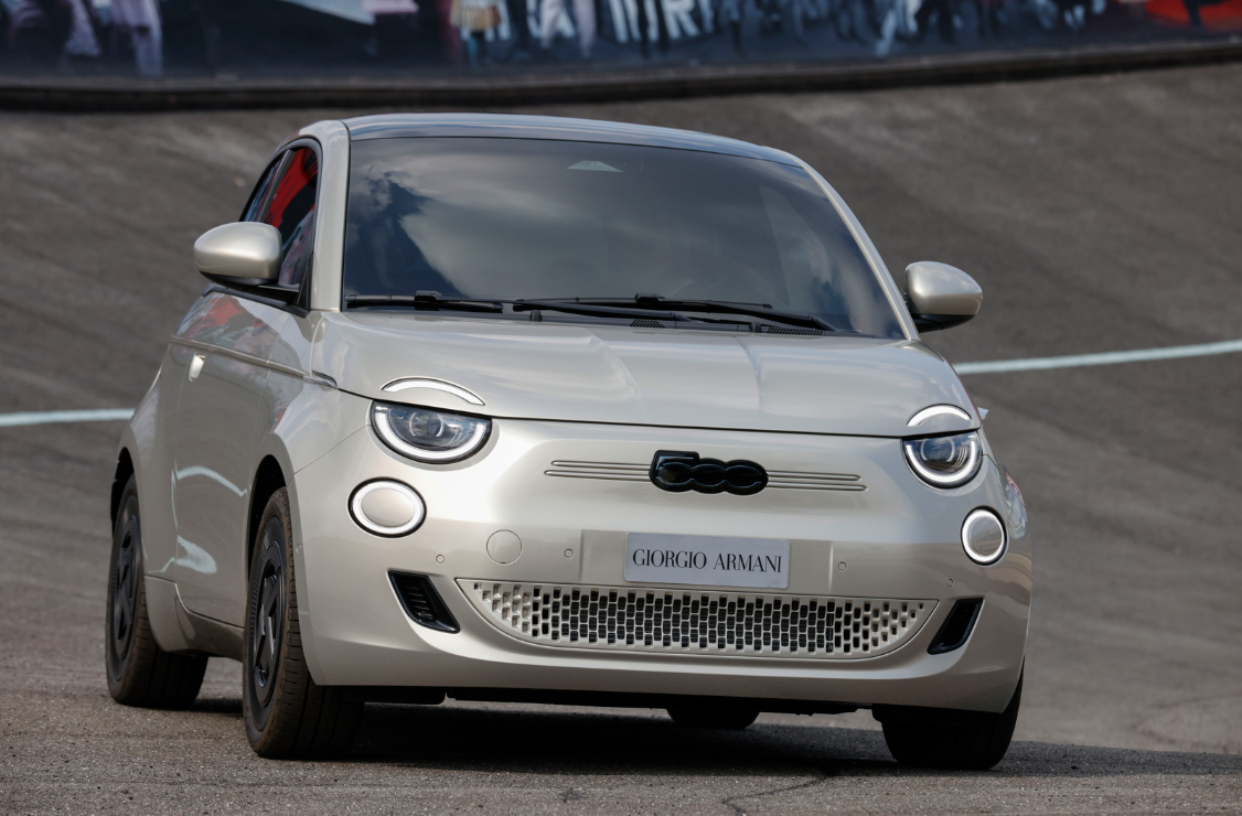 Sınırlı sayıda Fiat 500e Giorgio Armani Collector’s Edition yeniden Türkiye’de