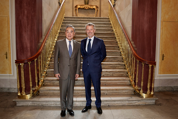 Danimarka Kralı Frederik X, Wang Yi’yi kabul etti