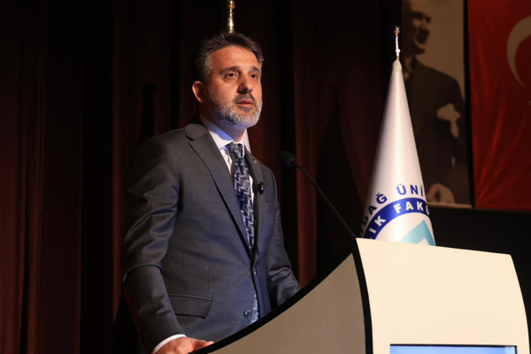 Biba, mezun olduğu fakültenin diploma törenine katıldı