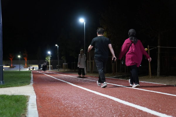 Düzce’de Merkez Park yürüyüş alanı vatandaşların kullanımına açıldı