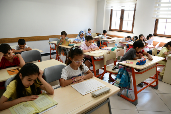 Çayırova Belediyesi bilgi evlerinde yaz kursları başladı