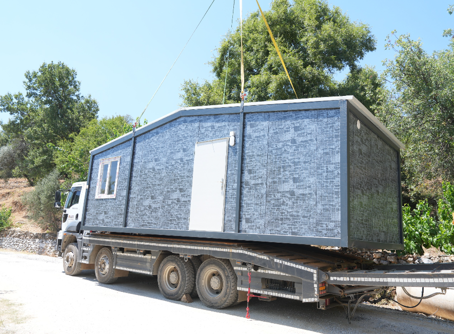 Alanya’da ihtiyaç sahibi aileye konteyner ev desteği