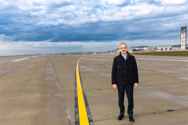 Uraloğlu, İstanbul’un 2 havalimanında 6 ayda 63,4 milyon yolcu ağırladık