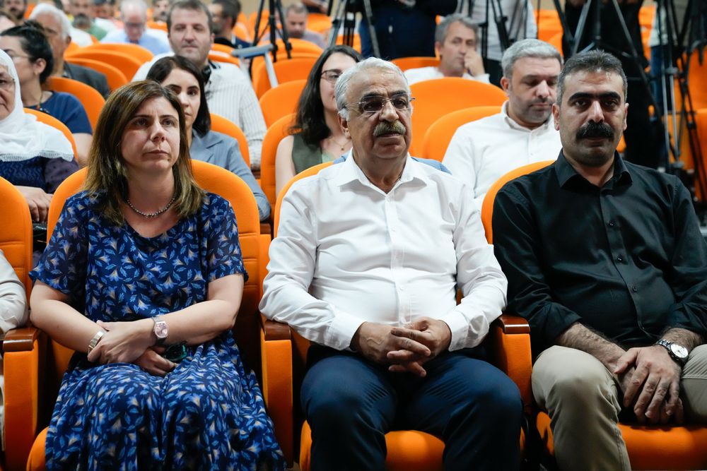 Diyarbakır’da “Toplumsal Barış Süreçleri ve Dünya Örnekleri” konferansı düzenlendi