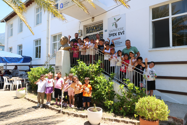 Sapadere İpek Evi yerli ve yabancı ziyaretçileriyle buluştu