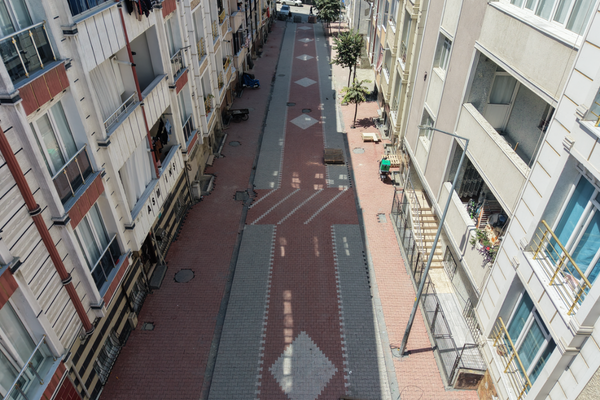 Esenyurt’ta yol yenileme çalışmaları devam ediyor