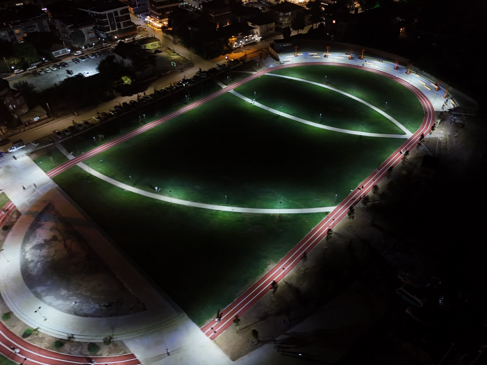 Düzce’de Merkez Park yürüyüş alanı vatandaşların kullanımına açıldı
