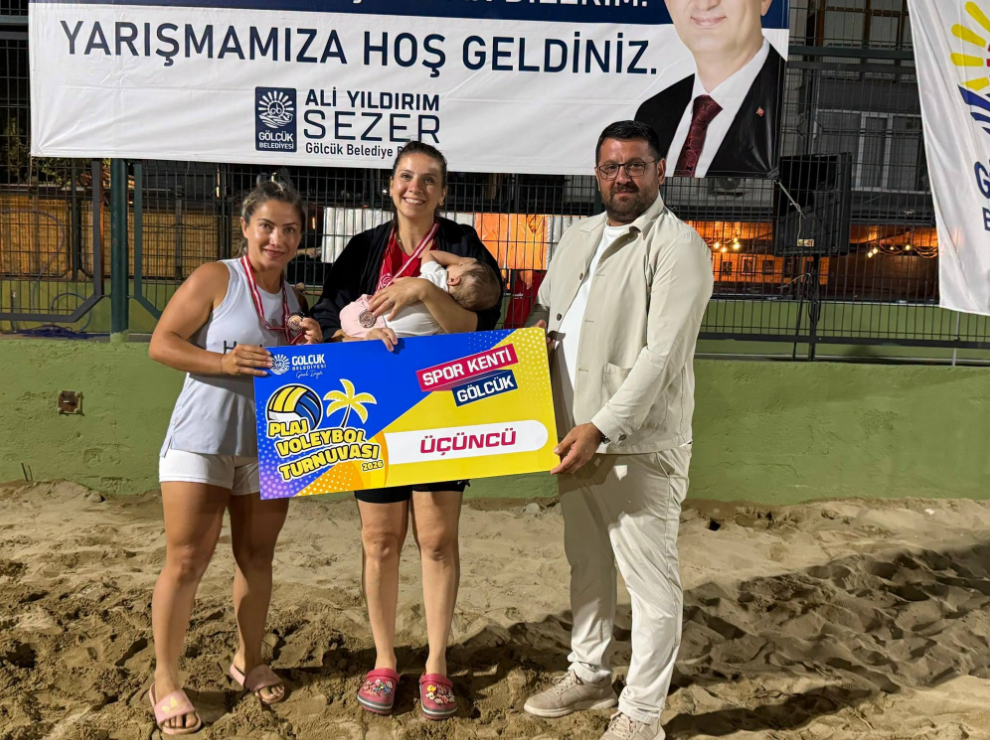 Gölcük’te plaj voleybolu turnuvası tamamlandı
