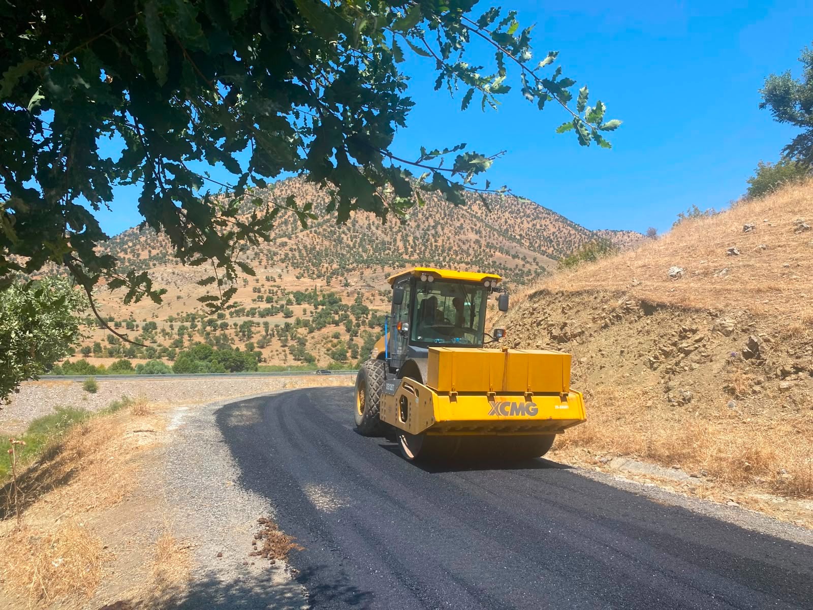 Kavaklı-Ziyaret köy yolunda asfalt onarımı tamamlandı