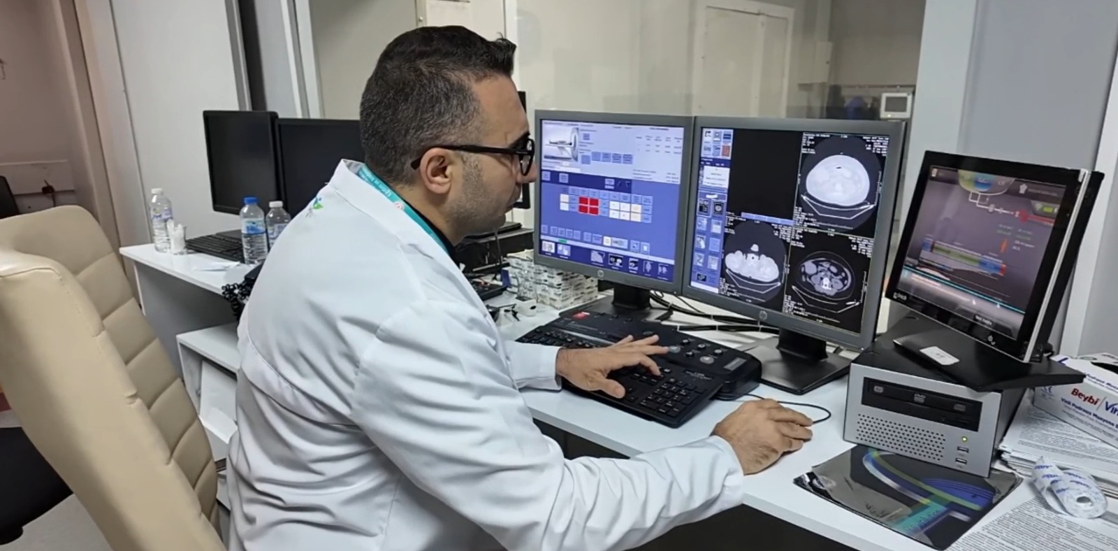 Genç hastaya kalça protezini ertelemek için damarlı fibula grefti uygulandı