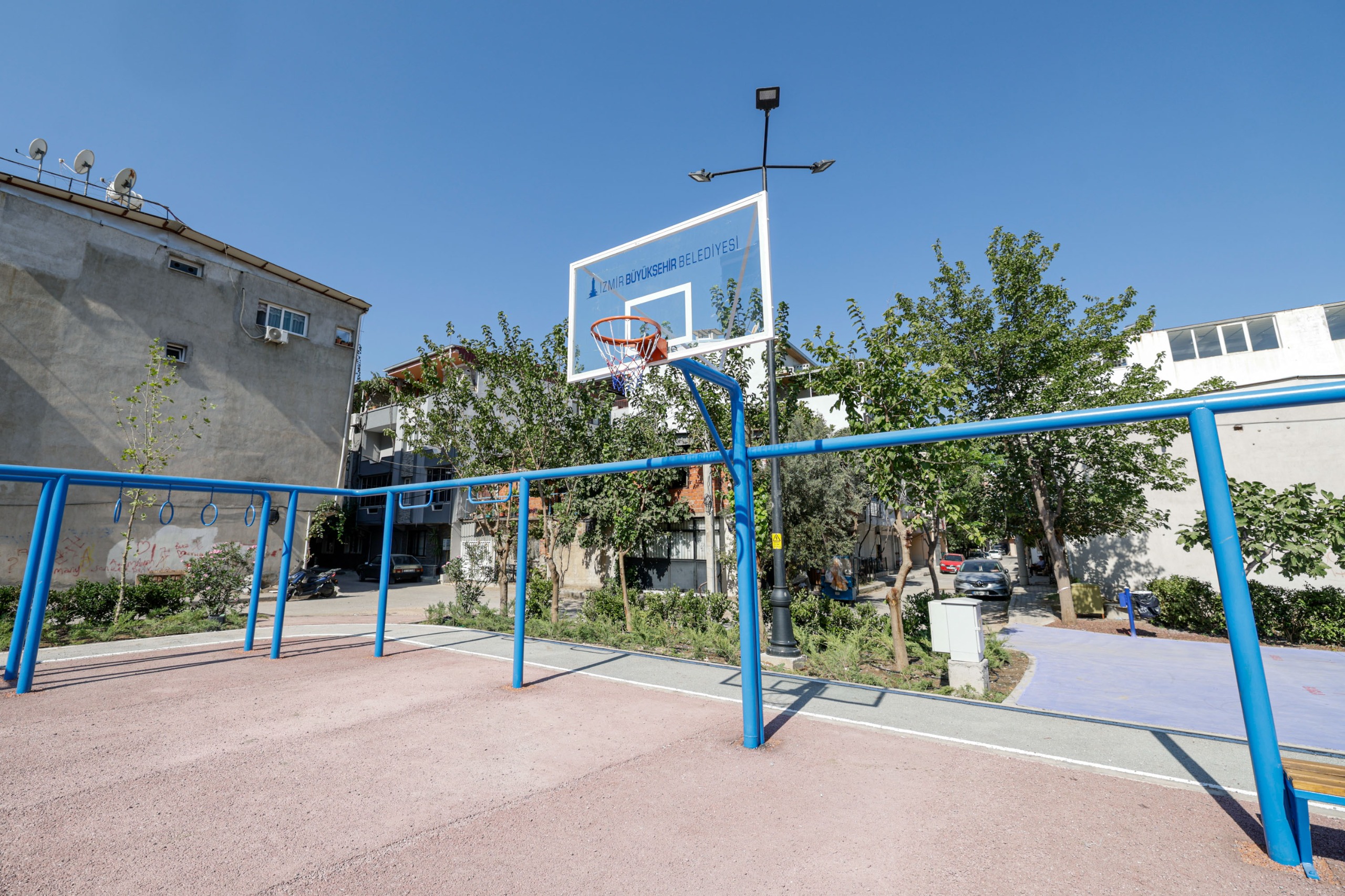 Buca Yenigün Mahallesi’ndeki atıl alan parka dönüştürüldü