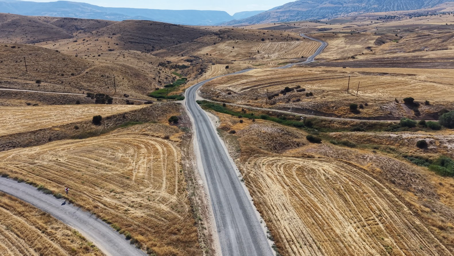 Başkan Er: 5 mahalleyi birbirine bağlayan yol, 25 mezraya hizmet veriyor