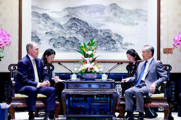 Çin Dışişleri Bakanı Wang Yi, ABD’nin Beijing Büyükelçisi Perdue’yi kabul etti