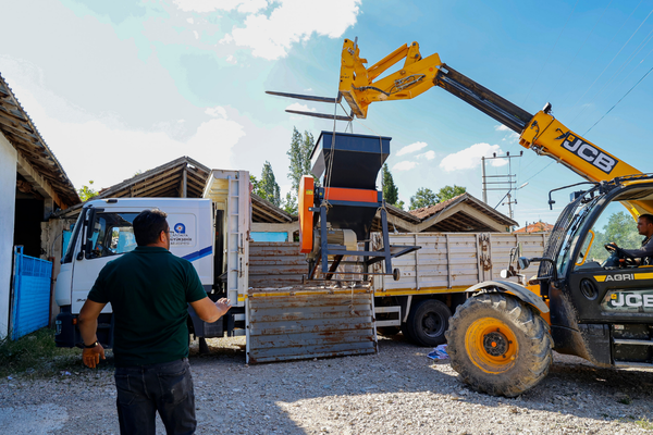 Antalya Büyükşehir Belediyesi’nden Korkuteli üreticisine makine desteği