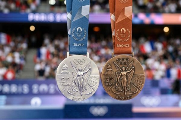 Türkiye’ye, atletizm 4×100 metre bayrak yarışlarında iki madalya