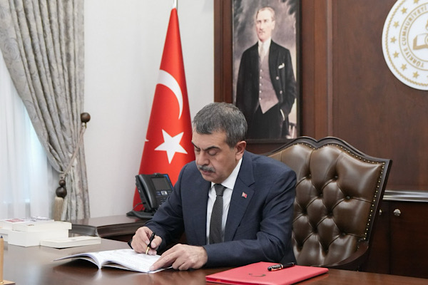 Bakan Tekin: Çocuklarımızı dijital dünyanın risklerine karşı korumak zorundayız