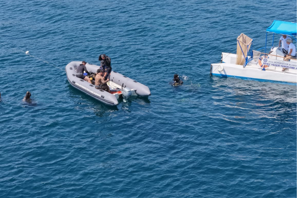 Kuşadası’nda dip temizliği