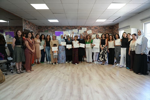  Diyarbakır’da mesleki eğitimleri tamamlayan 50 kadına katılım belgesi verildi