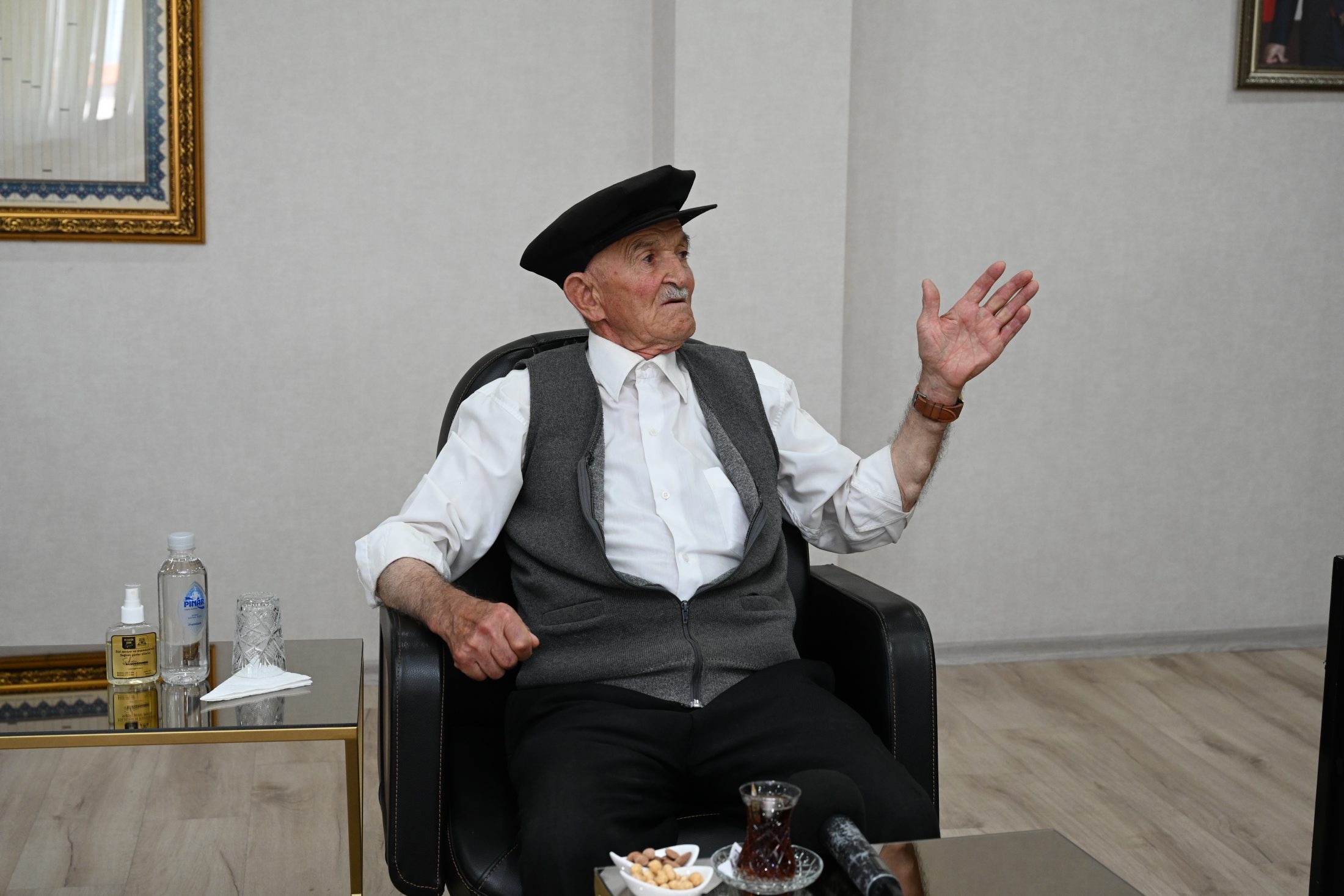 85 yaşındaki Ethem Kızılkaya, Başkan Başdeğirmen’i ziyaret etti