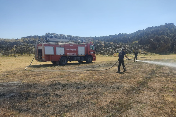 Van’da son 10 günde 239 anız, ot ve bahçe yangınına müdahale edildi