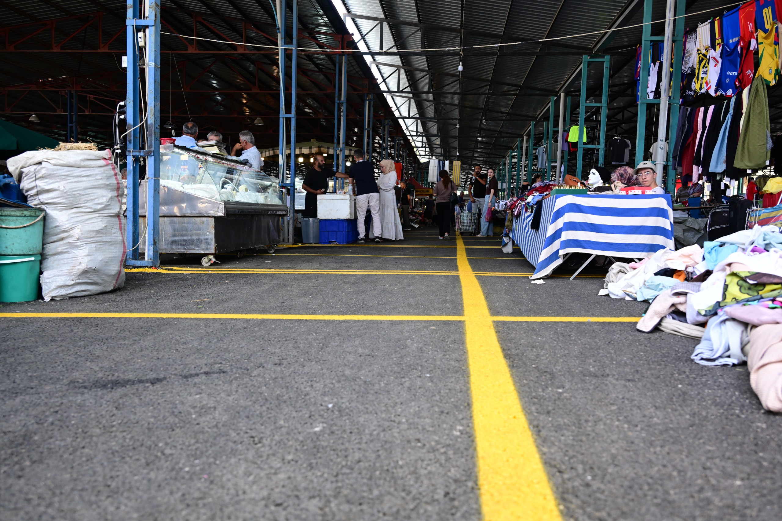 Manisa’da perşembe pazarı yenilendi