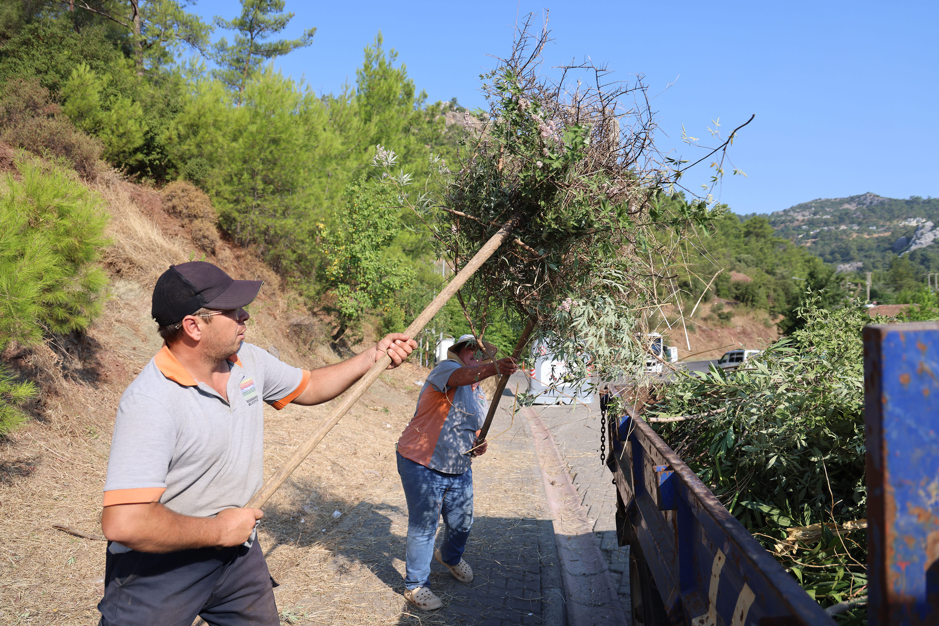Marmaris Belediyesi’nden yangın riskine karşı Beldibi’nde kapsamlı temizlik