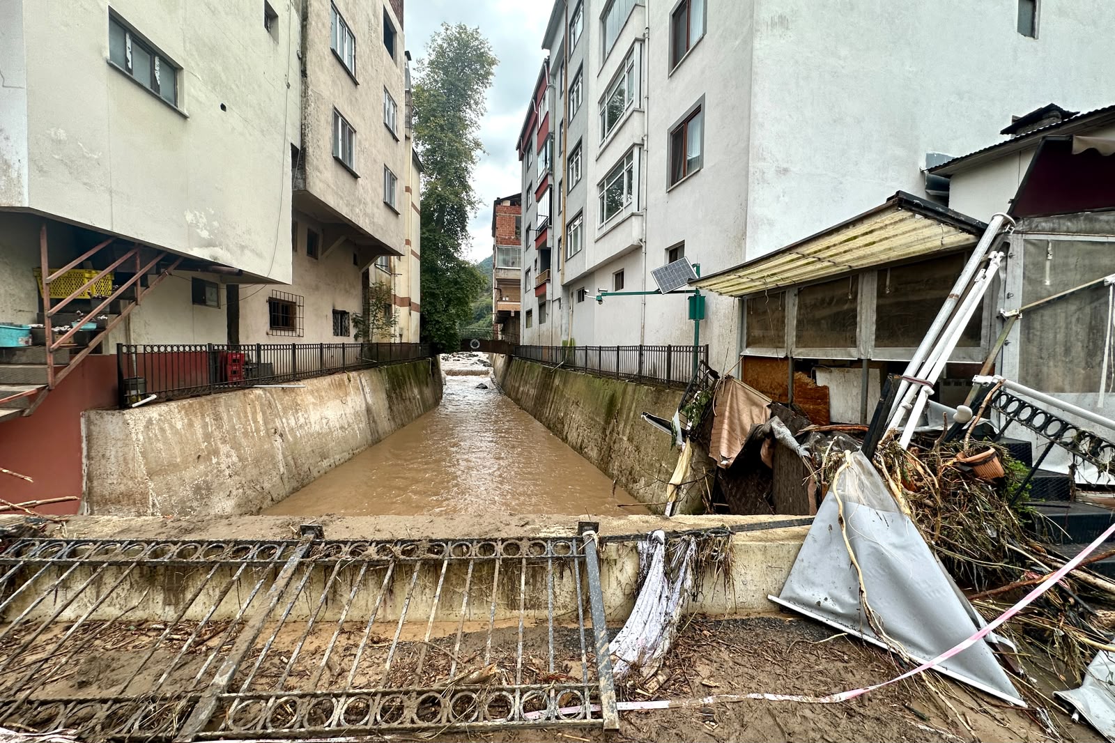 Giresun Belediyesi selden etkilenen ilçeler için seferber oldu