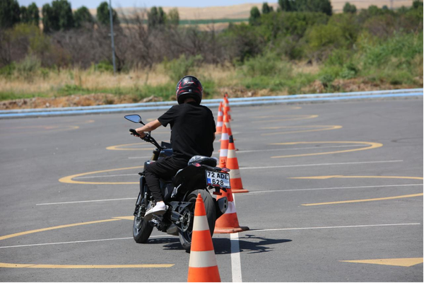 Türkiye’nin ilk sürücü akademisi 17 bini aşkın sürücüye güvenli sürüş eğitimi verdi