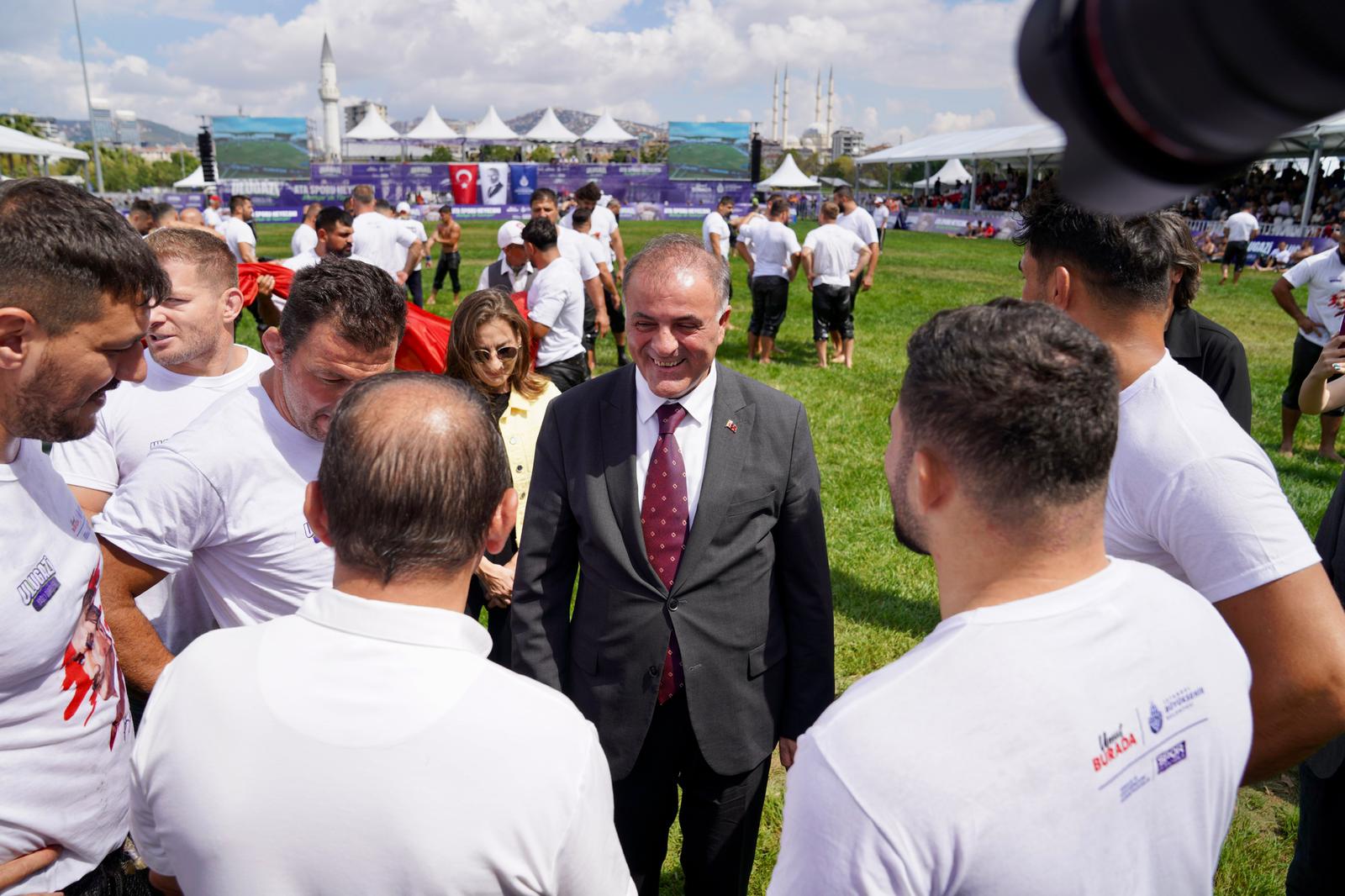 Atatürk’ün mirası Ulugazi Yağlı Güreşleri 6. yılında Maltepe’de
